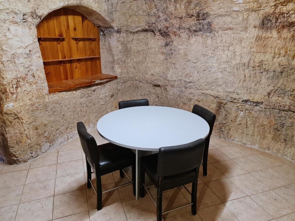 Underwood Court Fresh Dugout- Hosted By Coober Pedy Accommodations Ngoại thất bức ảnh